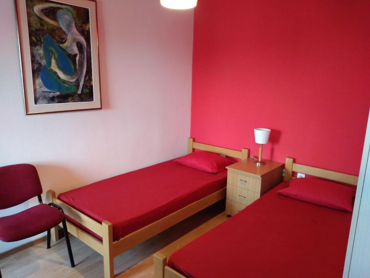 Skopje City Center Red Apartment Eksteriør bilde