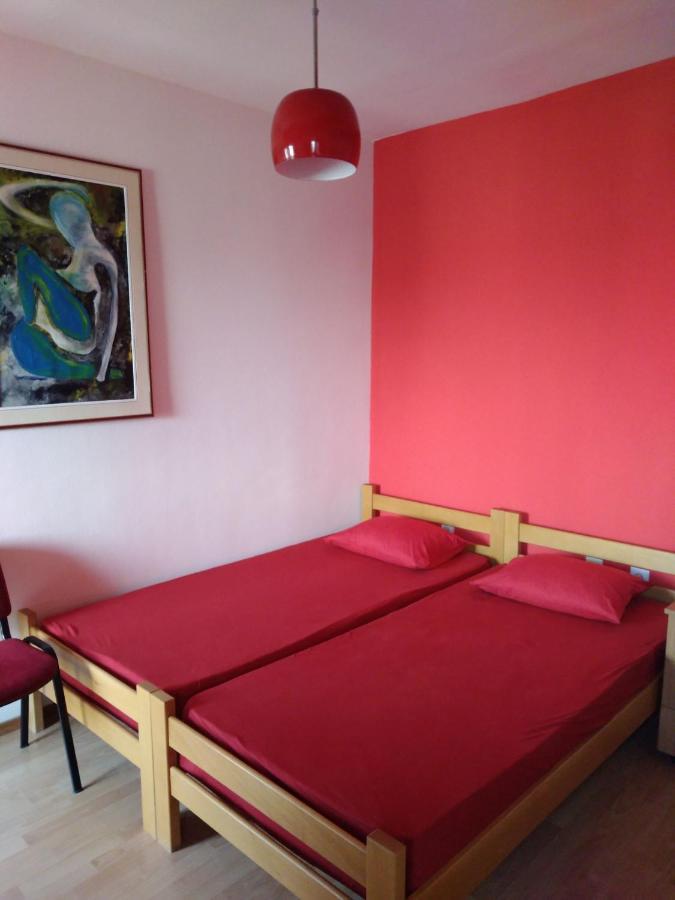 Skopje City Center Red Apartment Eksteriør bilde