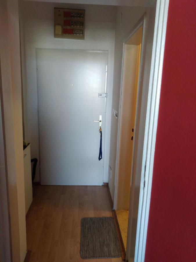 Skopje City Center Red Apartment Eksteriør bilde