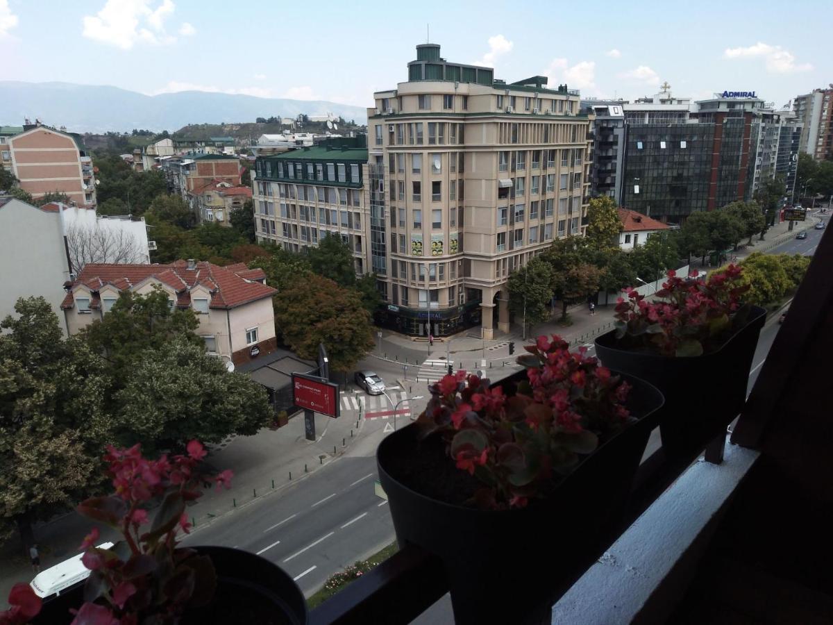 Skopje City Center Red Apartment Eksteriør bilde