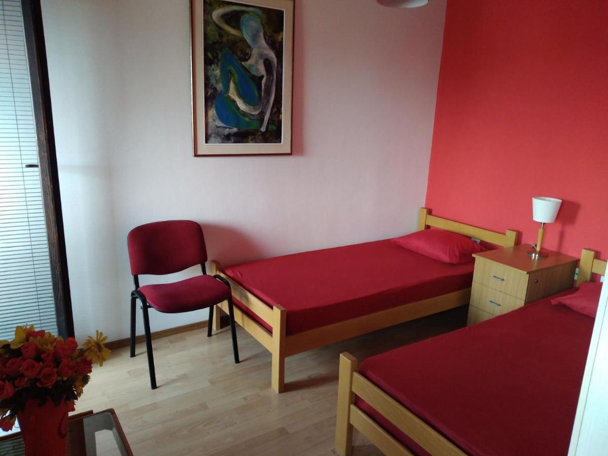 Skopje City Center Red Apartment Eksteriør bilde