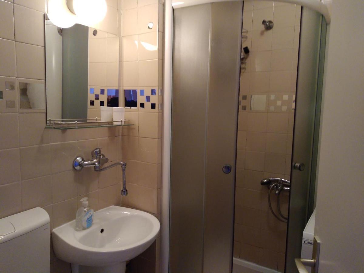 Skopje City Center Red Apartment Eksteriør bilde