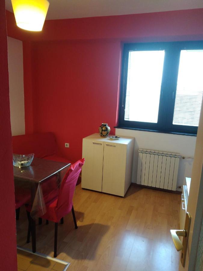Skopje City Center Red Apartment Eksteriør bilde