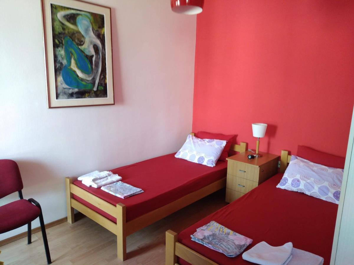 Skopje City Center Red Apartment Eksteriør bilde