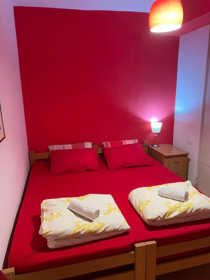 Skopje City Center Red Apartment Eksteriør bilde