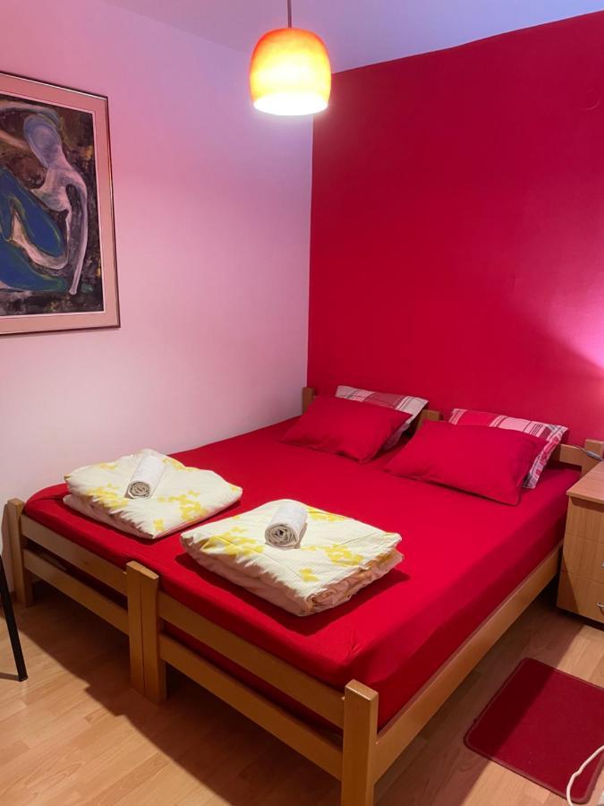 Skopje City Center Red Apartment Eksteriør bilde
